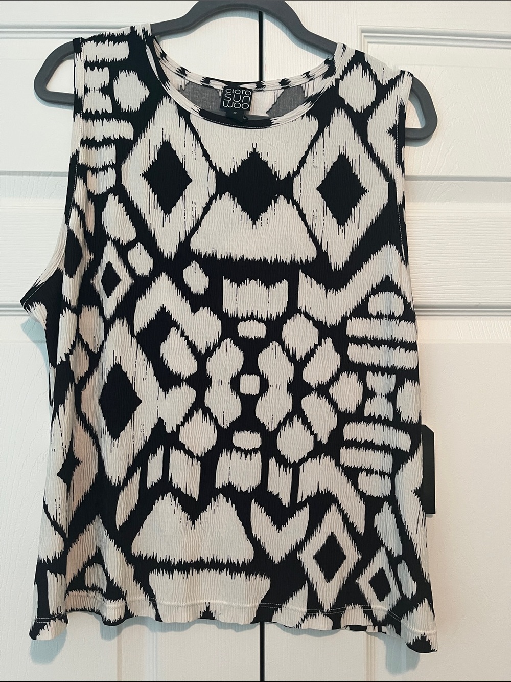 Clara Sun Woo Black and White Geometric Sleeveless Shell